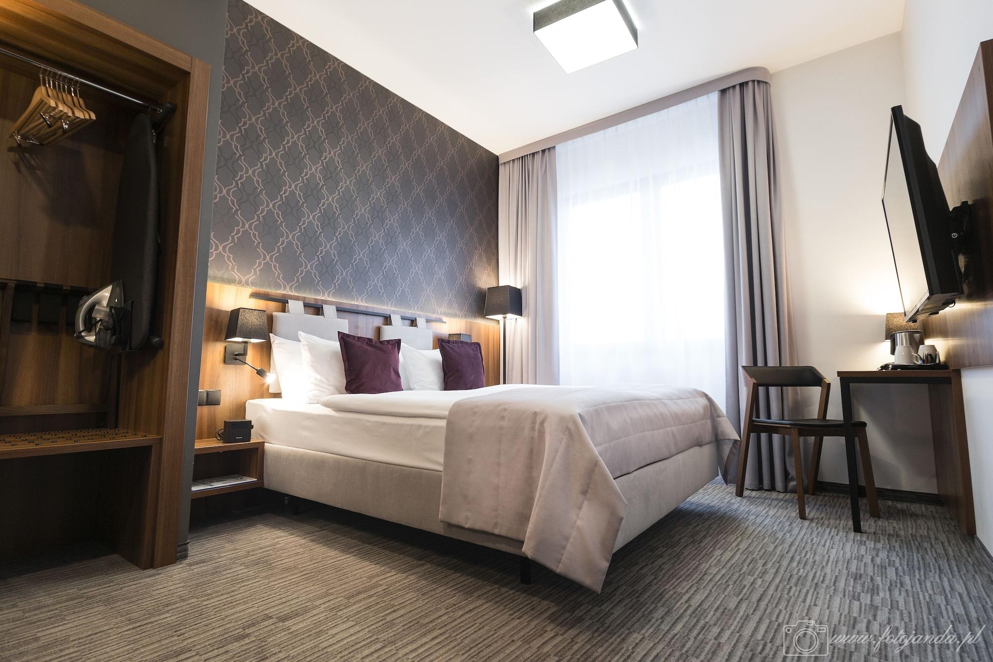 Hotel Western Mariacki 3*