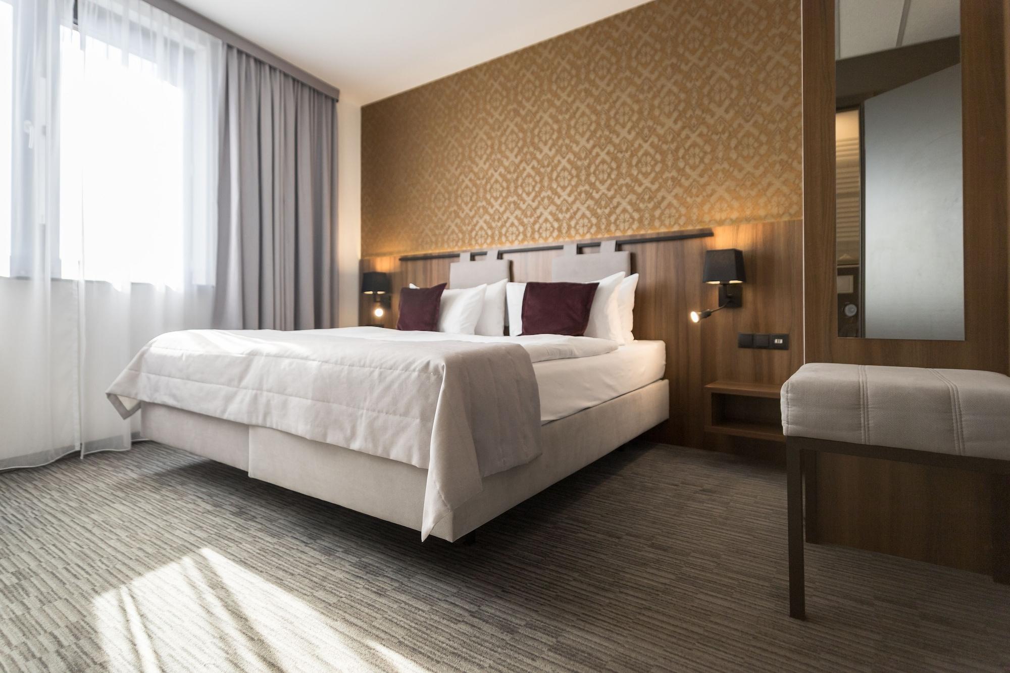 Hotel Western Mariacki 3*