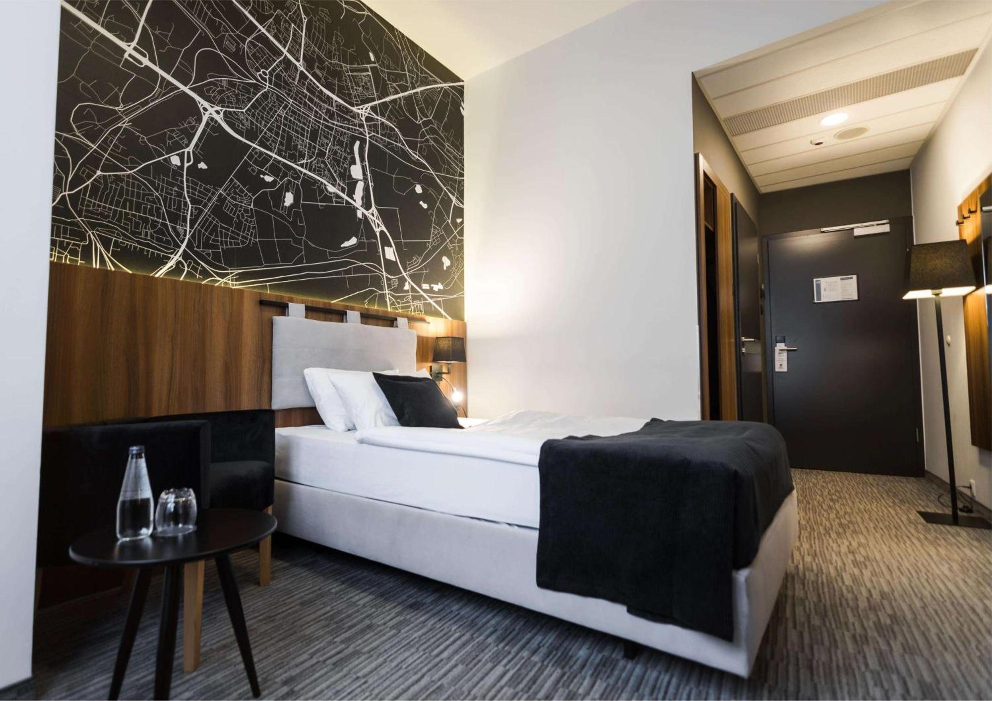 Western Mariacki Hotel